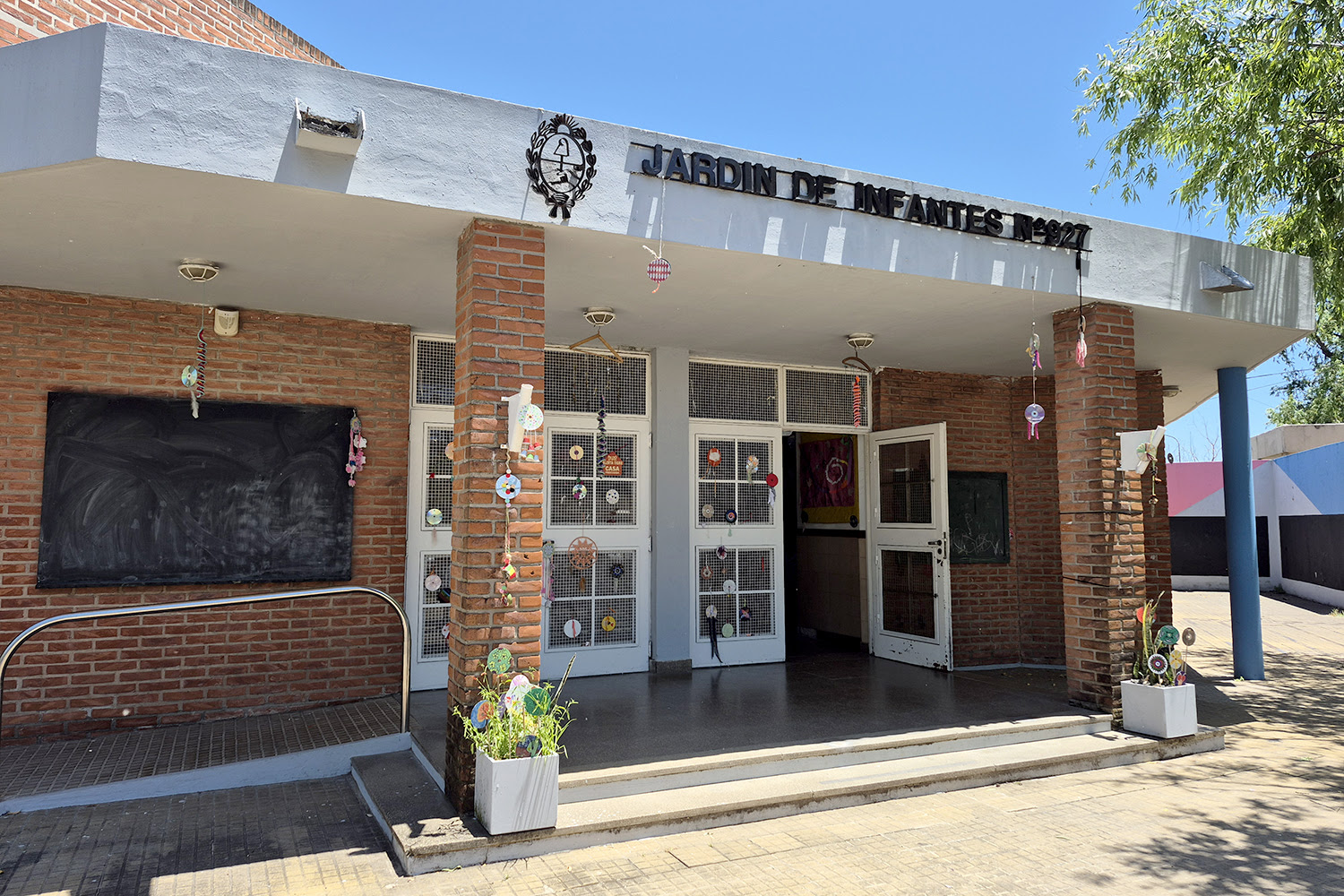 NOTICIAS DE TIGRE:JULIO ZAMORA SUPERVISO LA REFACCION INTEGRAL DEL JARDIN DE INFANTES N&deg;927 EN TRONCOS DEL TALAR